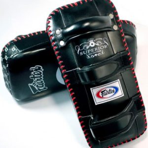 FAIRTEX Superior Standard Curved Kick Pads