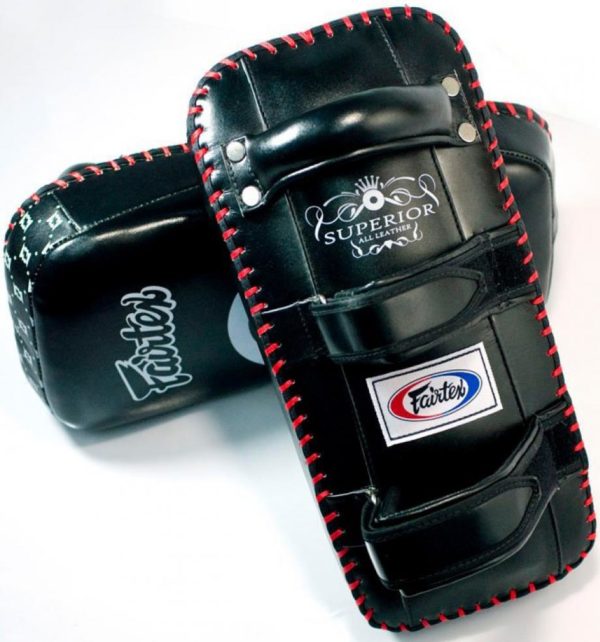FAIRTEX Superior Standard Curved Kick Pads