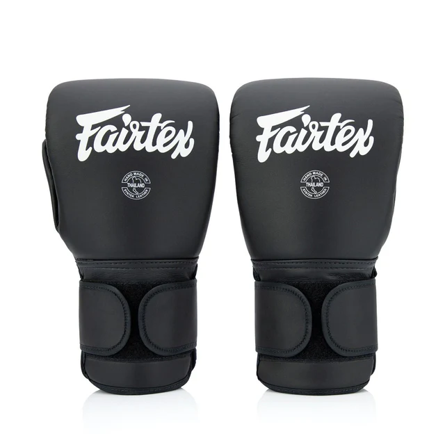 FAIRTEX Combination of Coach sparring gloves and focus mitts - Image 5